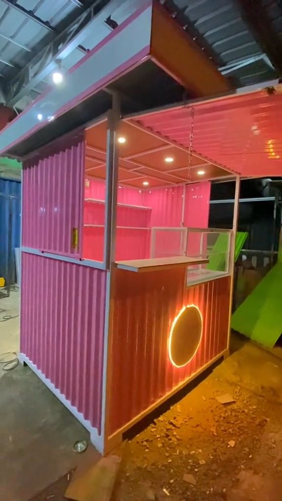 Booth Container